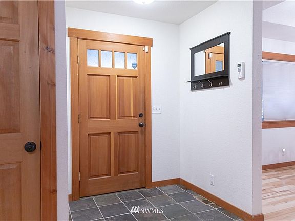 3rd image of 18420 Kippola Ln NW