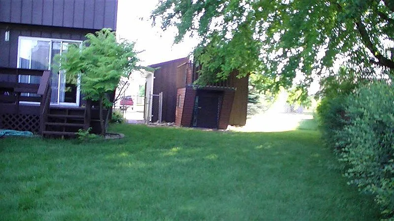 3 bed, 1.5 bath, 1416 sqft, $2,090 — Photo 3