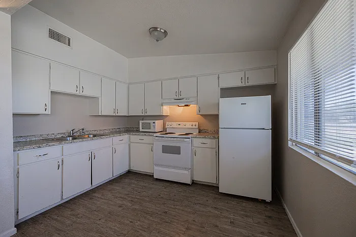 2139 W Devonshire Ave #4 — Photo 7