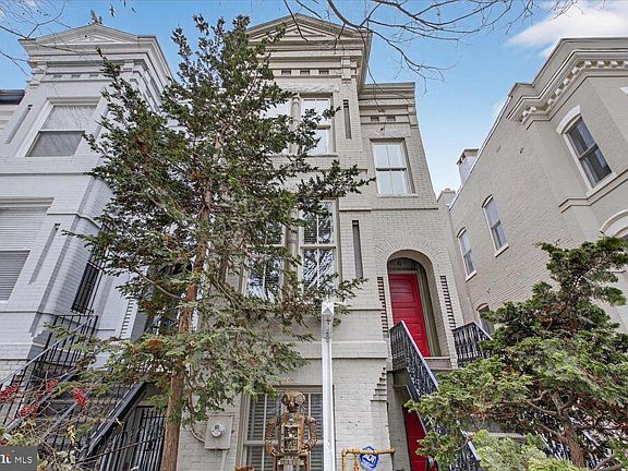 2nd image of 116 11th St NE