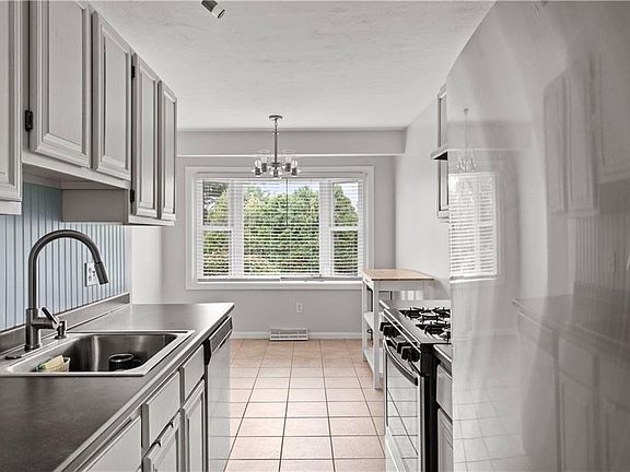 4th image of 200 Heroux Blvd Unit 203