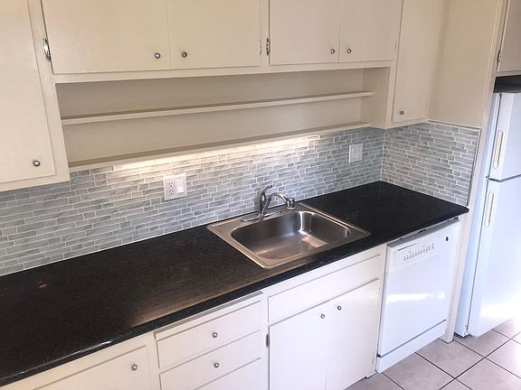 5th image of 300 Vernon St APT 22