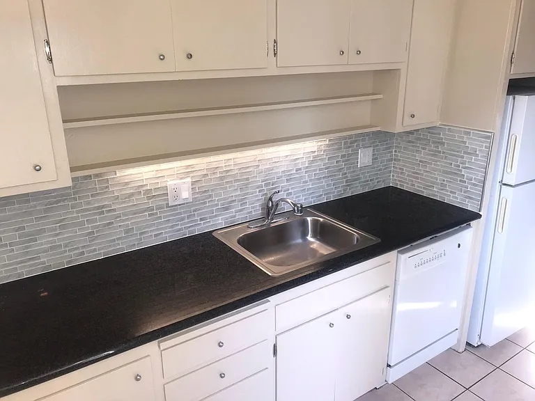 300 Vernon St #22 — Photo 5