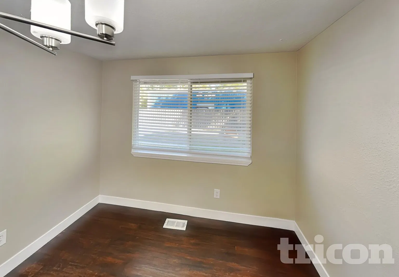 1457 Northeast 12th Avenue Hillsboro OR — Photo 4