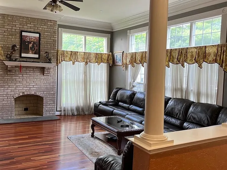 3911 Arbor Crest Way — Photo 4