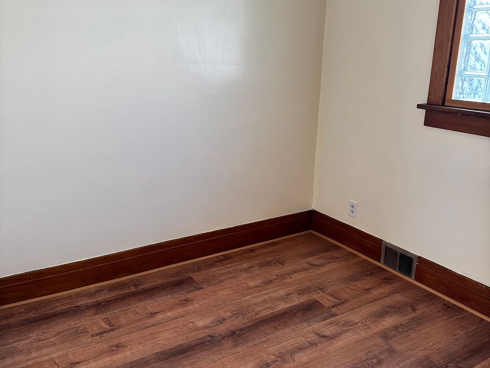 1st image of 40 Arden Ave Floor 1