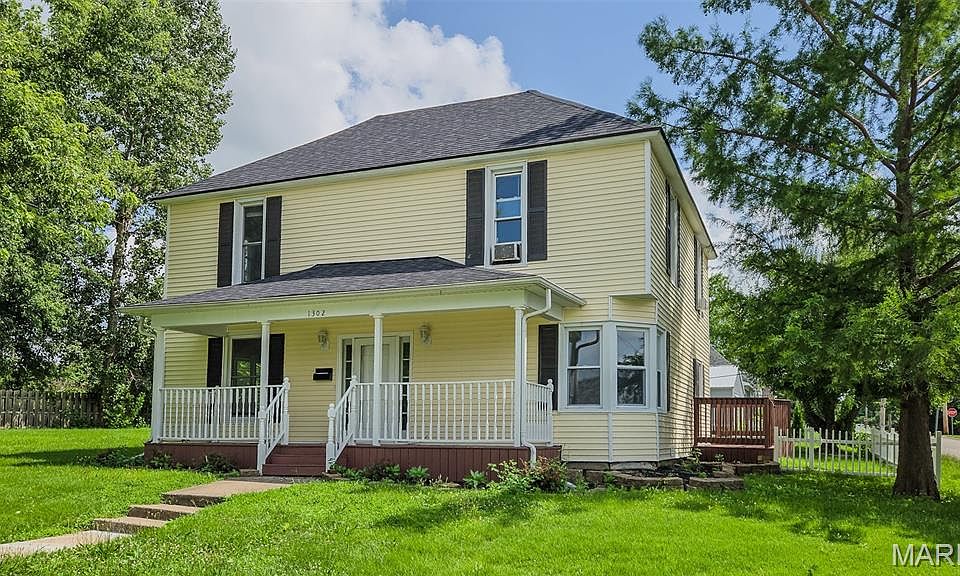 1st image of 1302 E Pierce St