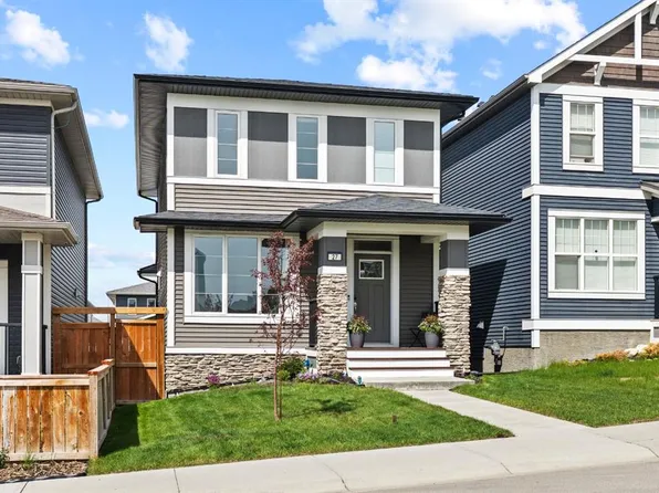 27 E Heritage Rise, Cochrane, AB T4C 2R4