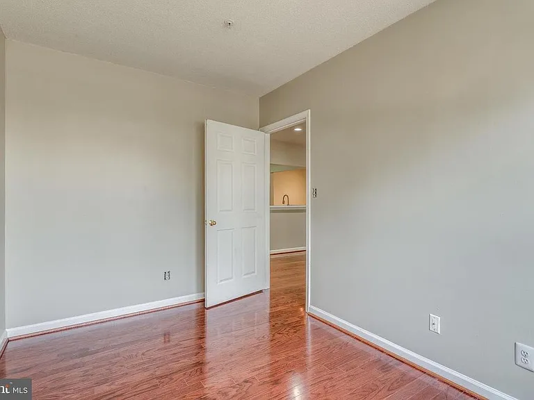 20311 Beechwood Ter #202 — Photo 31