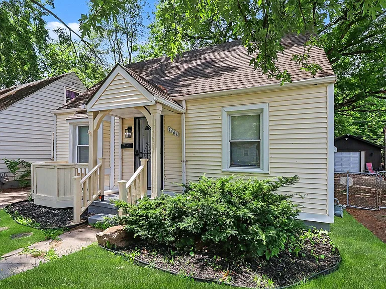 7461 Lamphere — Photo 3