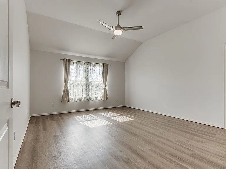 15704 Caney Dr — Photo 16