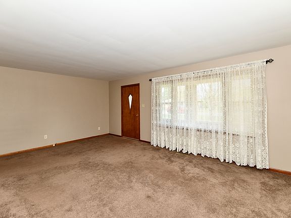 5th image of 3955 W Fairview Rd