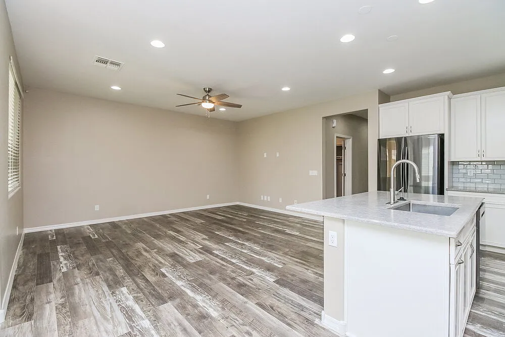 3 bed, 2.0 bath, 1571 sqft, $2,100 — Photo 3
