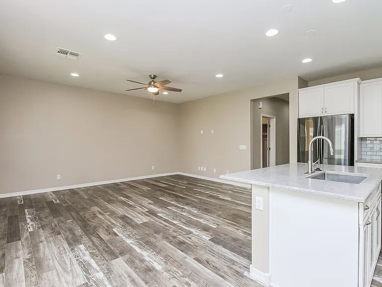 4411 W Kirkland Ave — Photo 3