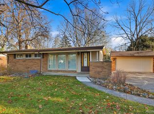 17524 Lathers St, Livonia, MI 48152