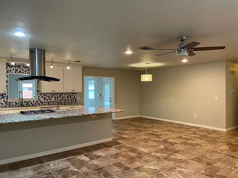 1360 Poppy Ln — Photo 11