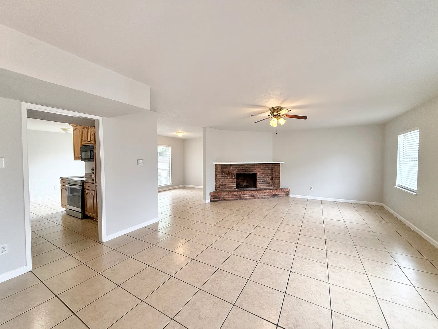3 bed, 1565 sqft, $2,099 — Photo 1
