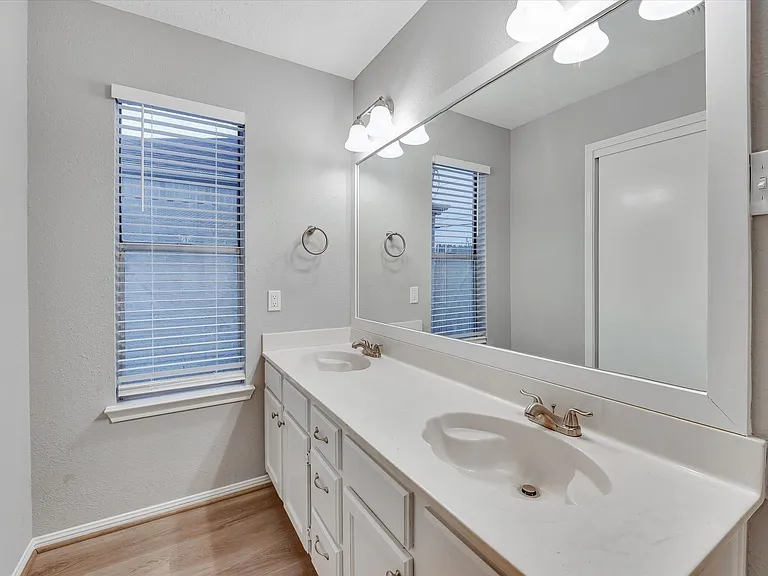 9407 Stockwell Dr — Photo 17