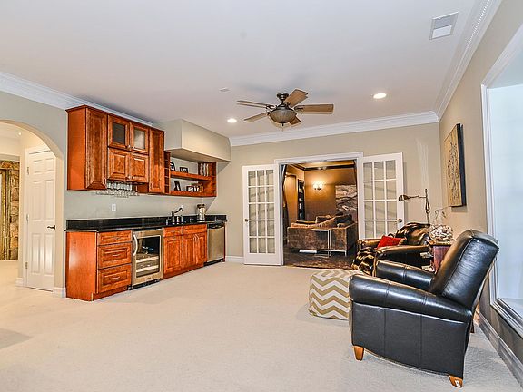5th image of 903 Falls Manors Ct