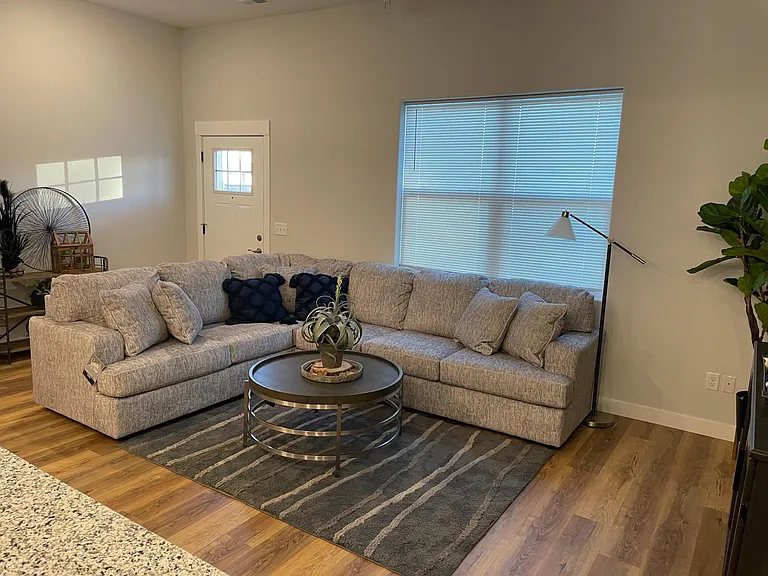 1915 S Maple Tree Ln #1 — Photo 3