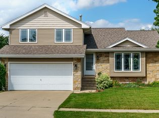 512 Huntington Ridge Rd NE, Cedar Rapids, IA 52402