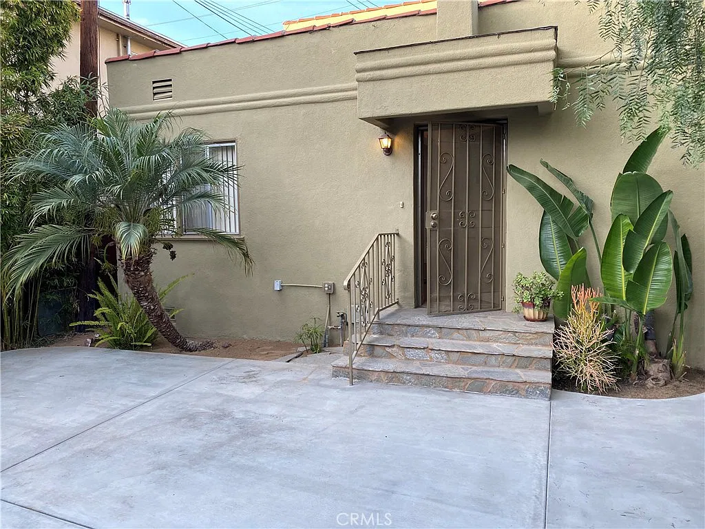 3 bed, 1137 sqft, $3,600 — Photo 1