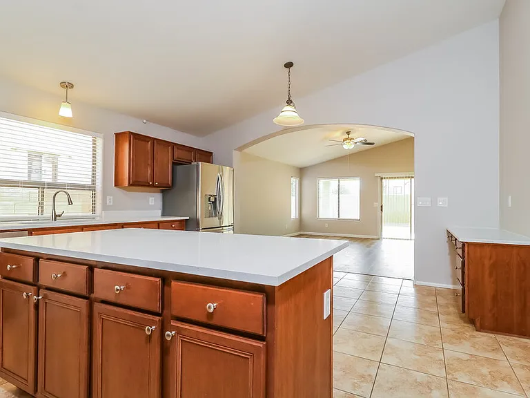 13625 W Lisbon Ln — Photo 9