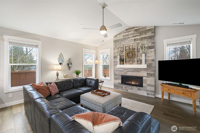 3rd image of 2403 12th Street Pl SW