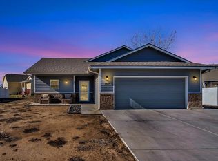 1317 Westover Ln, Hesston, KS 67062