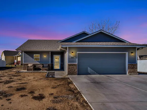 1317 Westover Ln, Hesston, KS 67062