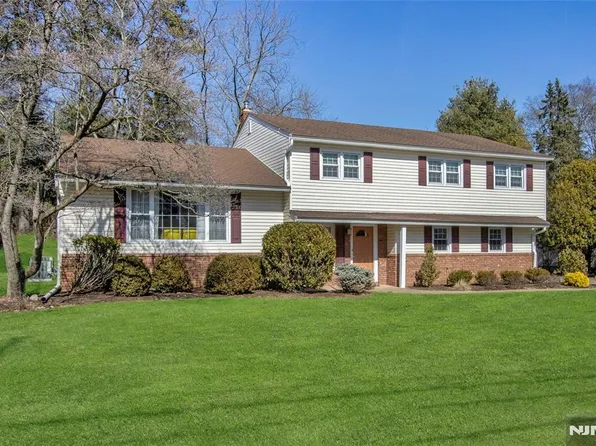 90 Maria Dr, Hillsdale, NJ 07642