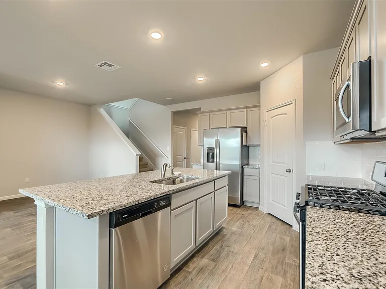 603 Bluffview Dr — Photo 11