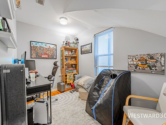 4th image of 3242 N Hoyne Ave #1