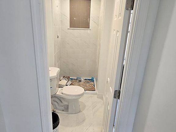 3rd image of 2221 Mount Carmel Ave Floor 1