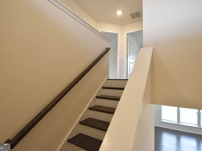 421 Southbridge Pass — Photo 40