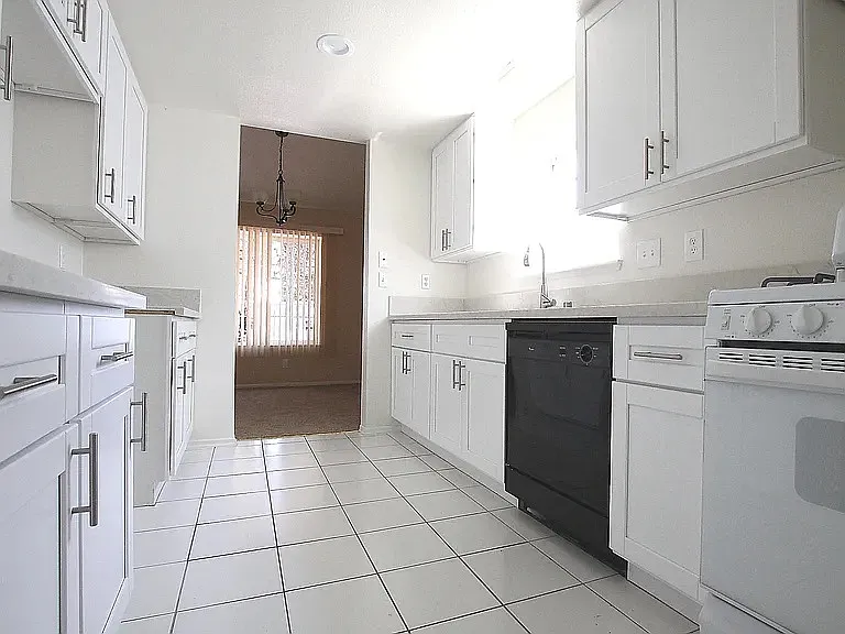 3 bed, 1182 sqft, $2,875 — Photo 4