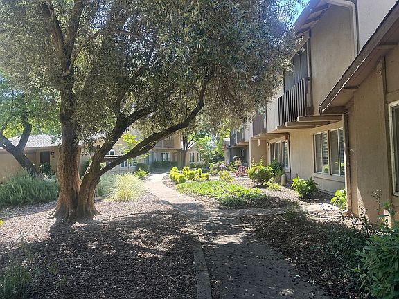 3rd image of 8609 La Riviera Dr APT E