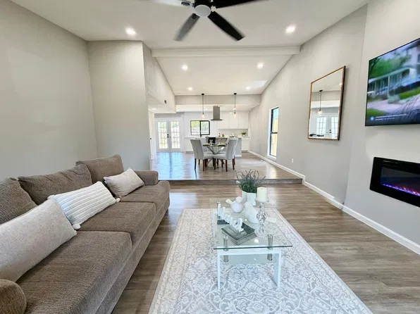 1810 Sandra Ln, Grand Prairie, TX 75052