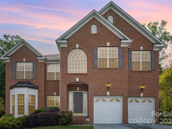 1801 Briarcrest Dr NW, Charlotte, NC 28269