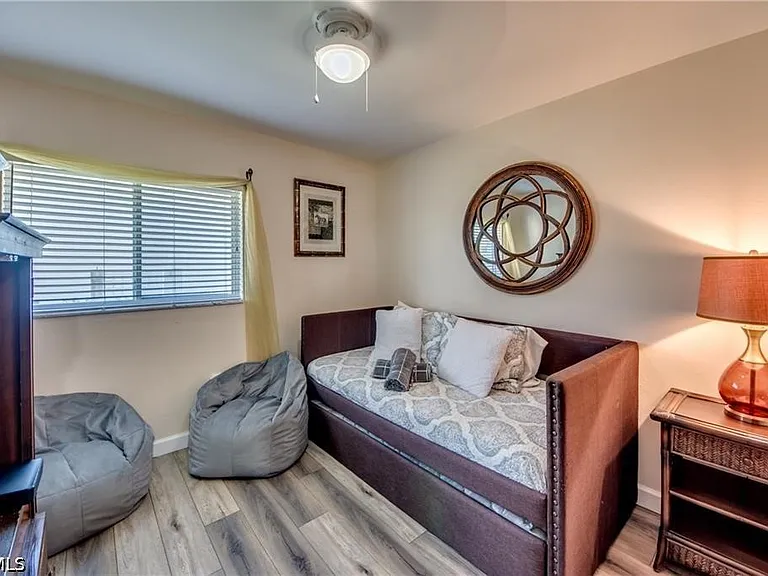 2720 SW 51st St — Photo 25