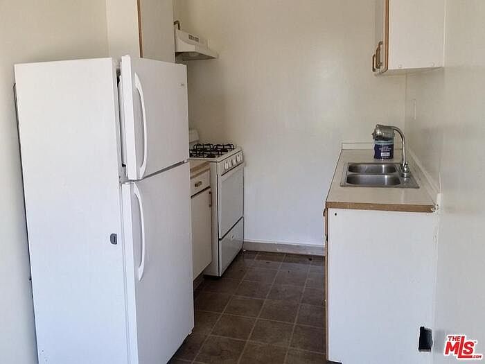 1st image of 636 S Cochran Ave