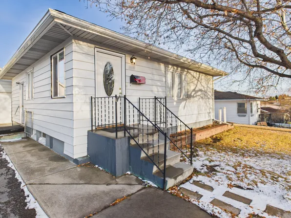 113 15th Ave S, Lewistown, MT 59457