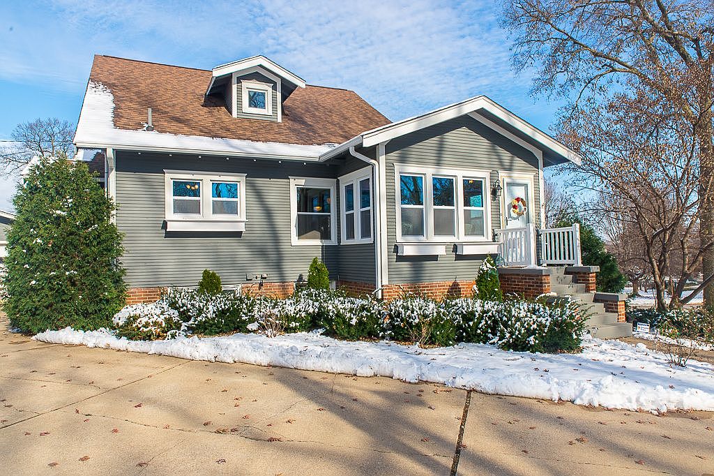 1640 Maplewood Dr NE, Cedar Rapids, IA 52402 Zillow