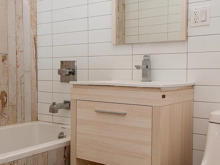 197 Stockholm St #2R — Photo 8