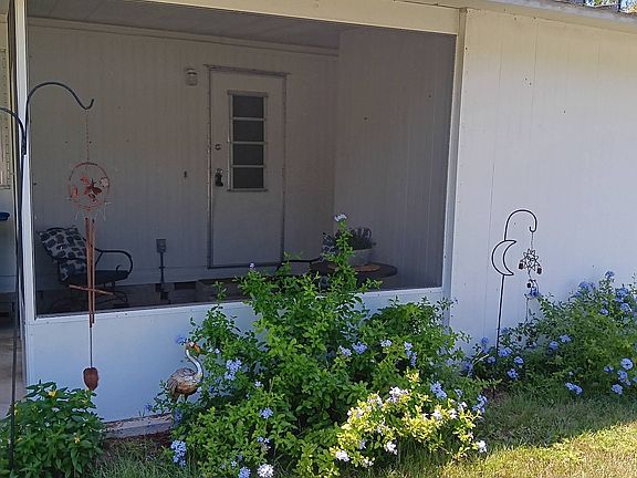 3rd image of 918 N Colonial Cir