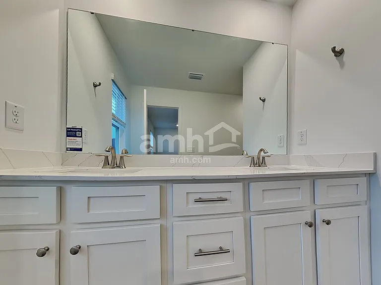 329 Armstrong Curv — Photo 9