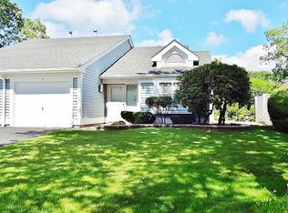 7 Villanova Ct, Ridge, NY 11961