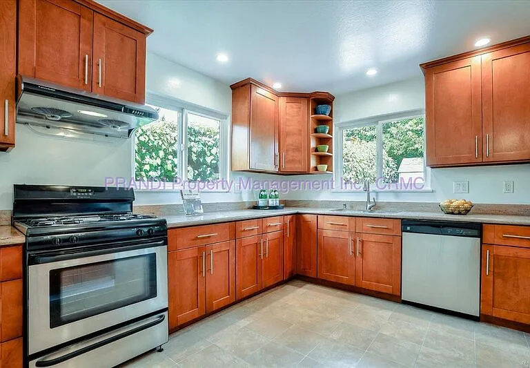 2040 Shady Ln — Photo 3