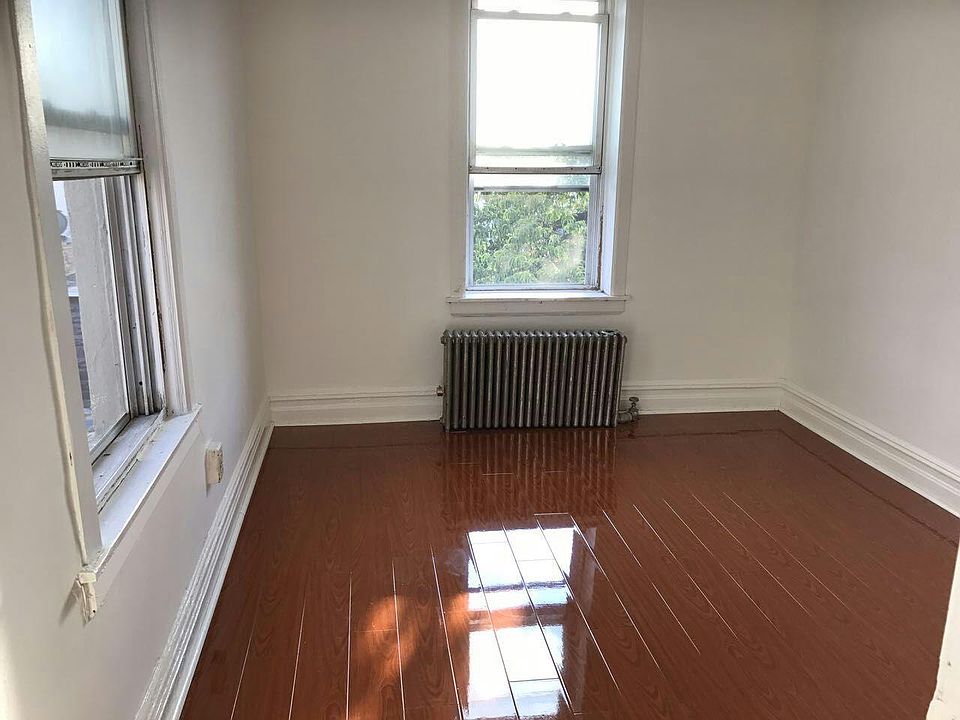 2nd image of 60 Bay 32nd St #2