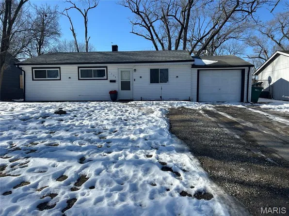 1708 Parklane Dr, Cahokia, IL 62206